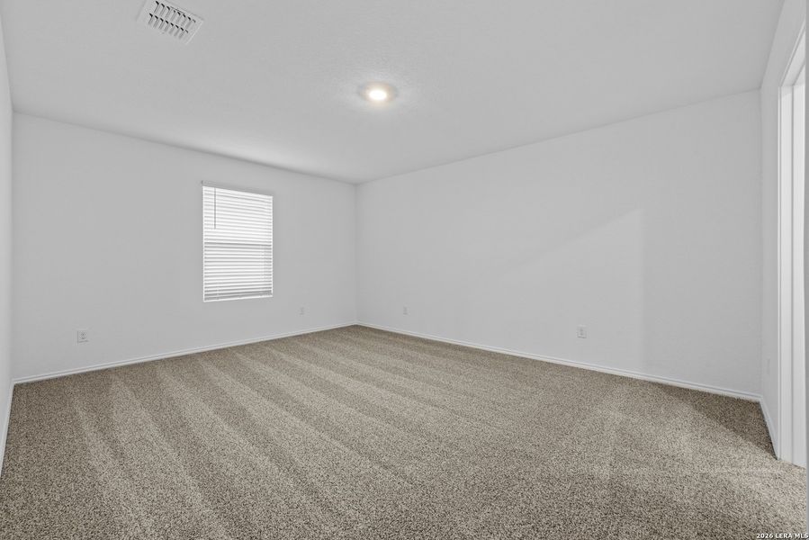 Spacious, unfurnished interior of a new home in Avenida, Converse (Image 11).