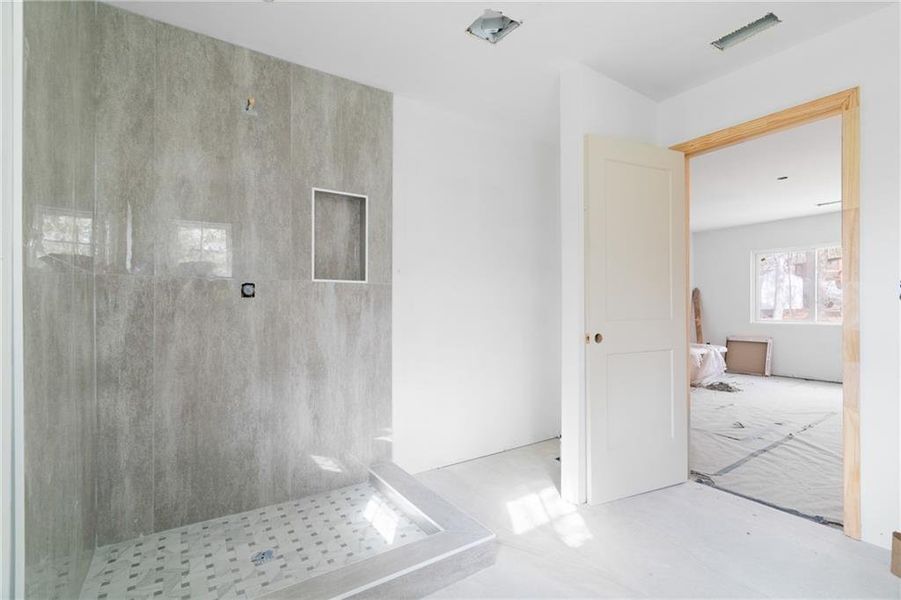 Furnished interior view inside a new home in , Gainesville (Image 5).