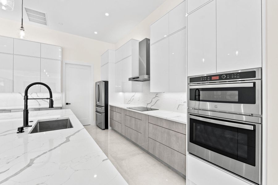 13-web-or-mls-A7405065