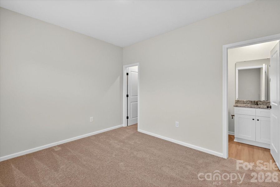 Spacious, unfurnished interior of a new home in Rhyne Court, Gastonia (Image 17).