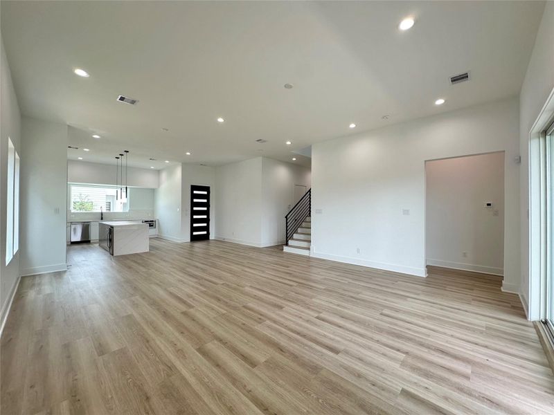 Spacious, unfurnished interior of a new home in , Missouri City (Image 34).