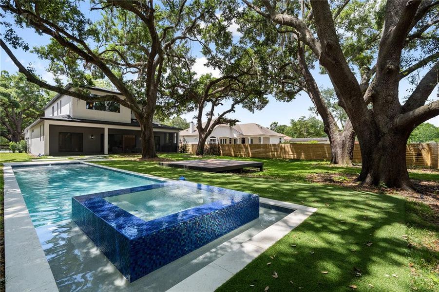 Exterior details and patio area of a home in , Windermere (Image 31).