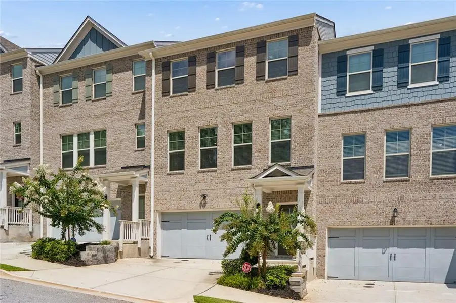 Condo located in Mableton, GA showcasing its design and architecture (Image 4).
