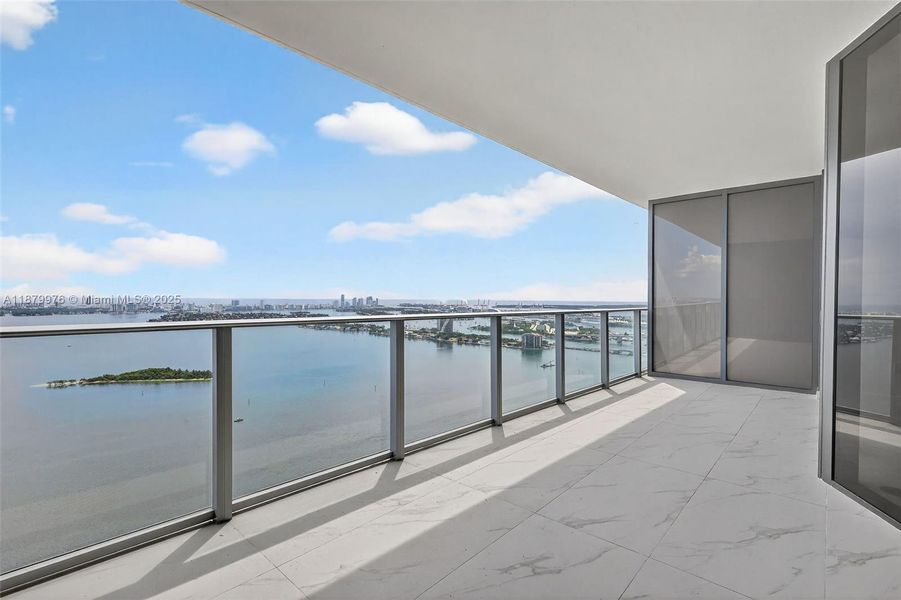 Spacious, unfurnished interior of a new home in , Miami (Image 18).