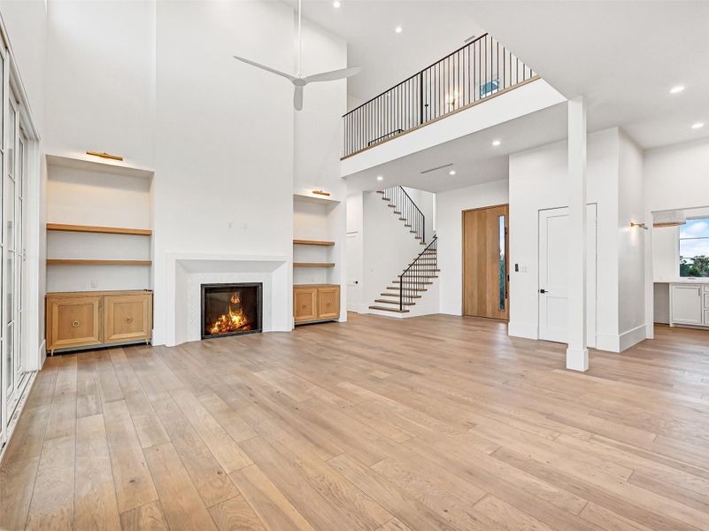 Spacious, unfurnished interior of a new home in , Galveston (Image 25).