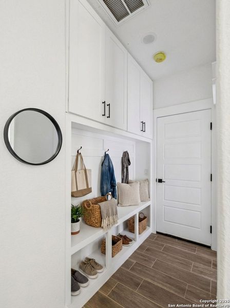 Furnished interior view inside a new home in , Floresville (Image 13).