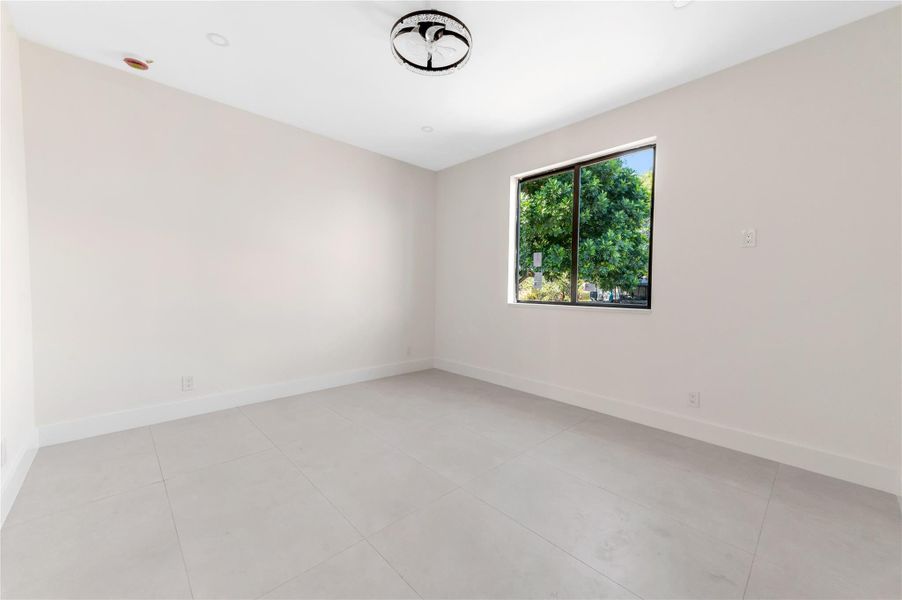 Spacious, unfurnished interior of a new home in , Coconut Creek (Image 36).