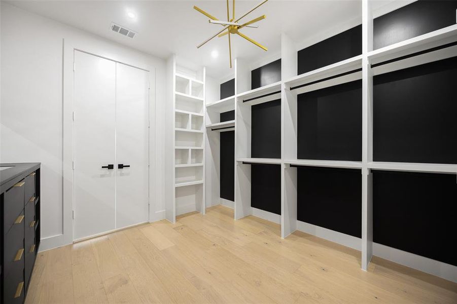 Spacious, unfurnished interior of a new home in , Dallas (Image 22).