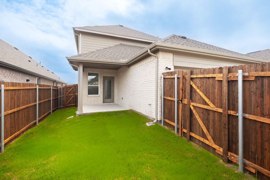 Exterior details and patio area of a home in Edgewater, Fate (Image 18).