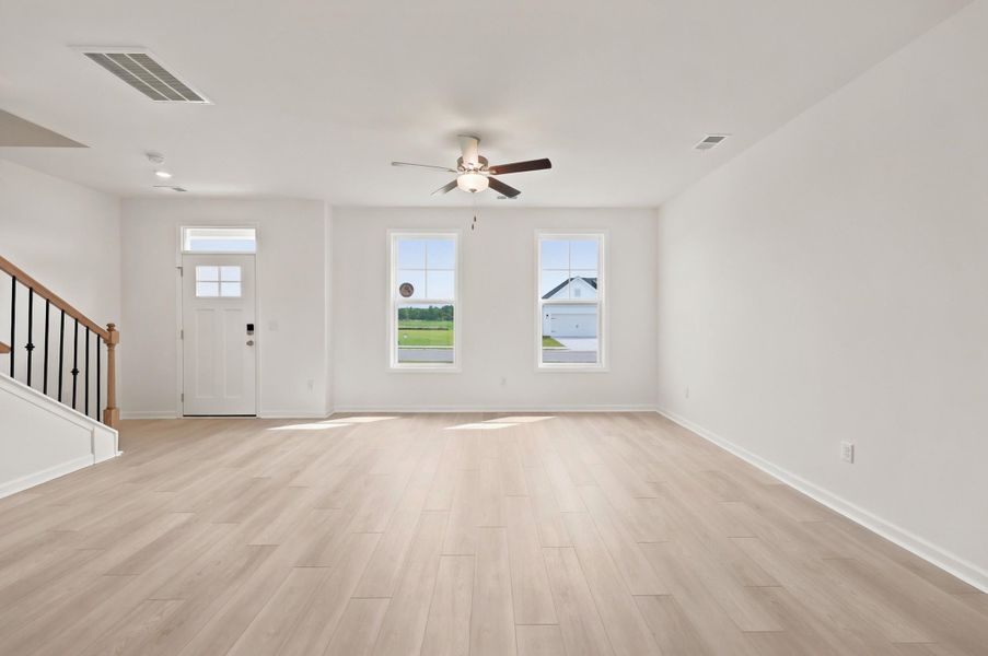 Spacious, unfurnished interior of a new home in Edgefield, Loris (Image 19).