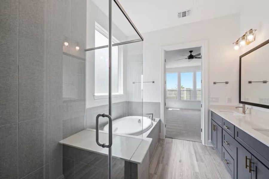 Owner's Bathroom Owner's Bathroom