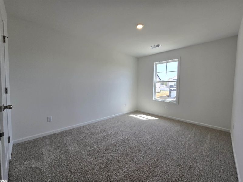 Spacious, unfurnished interior of a new home in Shiloh Trail, Wellford (Image 34).