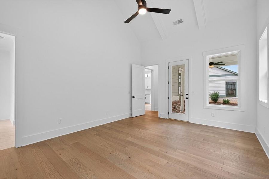 Spacious, unfurnished interior of a new home in Livingstone Park, Kennesaw (Image 40).