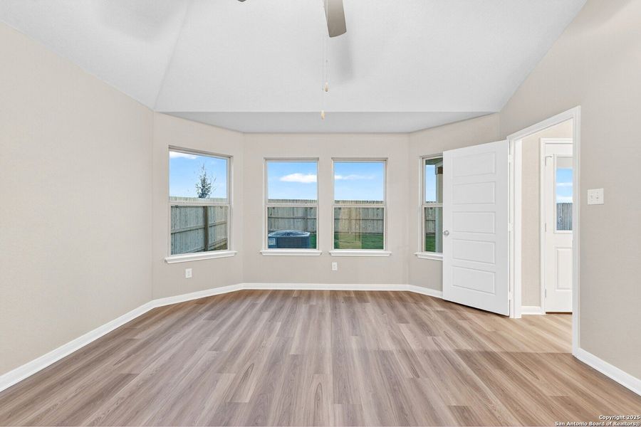 Spacious, unfurnished interior of a new home in Park Place, New Braunfels (Image 15).