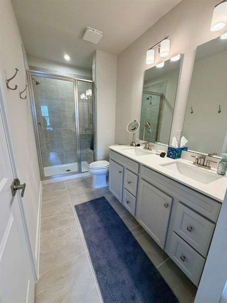 Furnished interior view inside a new home in , Lady Lake (Image 11).