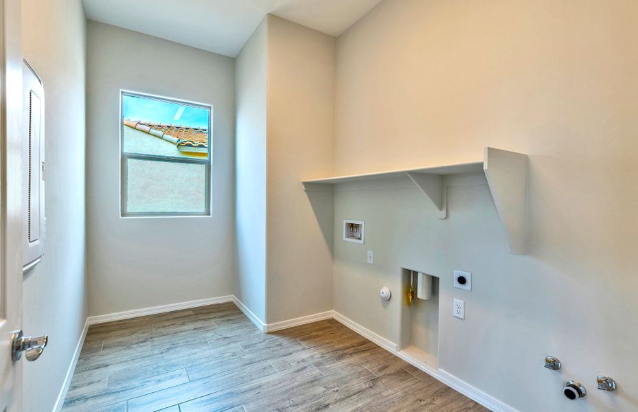 Spacious, unfurnished interior of a new home in Del Webb at Rocking K, Tucson (Image 15).