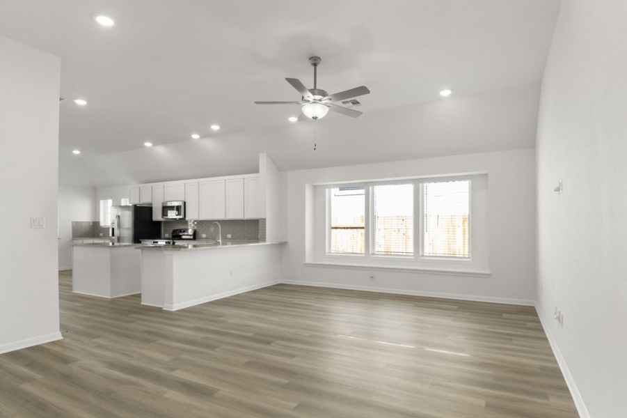 Spacious, unfurnished interior of a new home in Crosswinds, Kyle (Image 12).