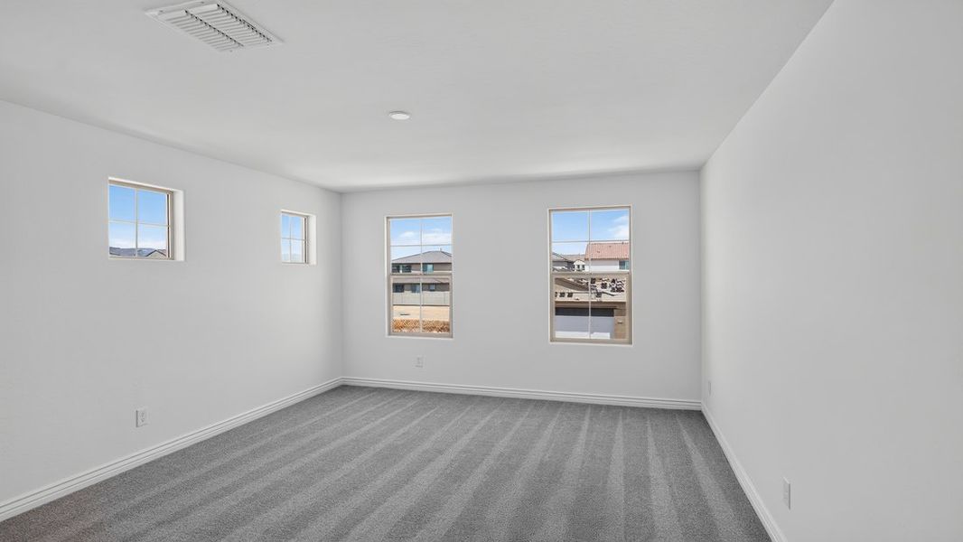 Spacious, unfurnished interior of a new home in Allen Ranches, Litchfield Park (Image 13).