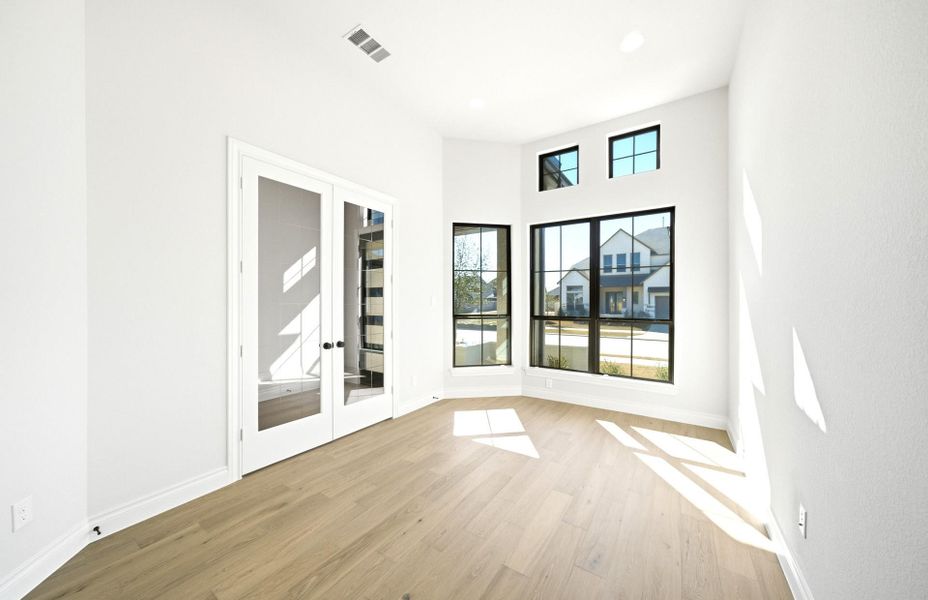 Spacious, unfurnished interior of a new home in Bridgeland 60′, Cypress (Image 20).
