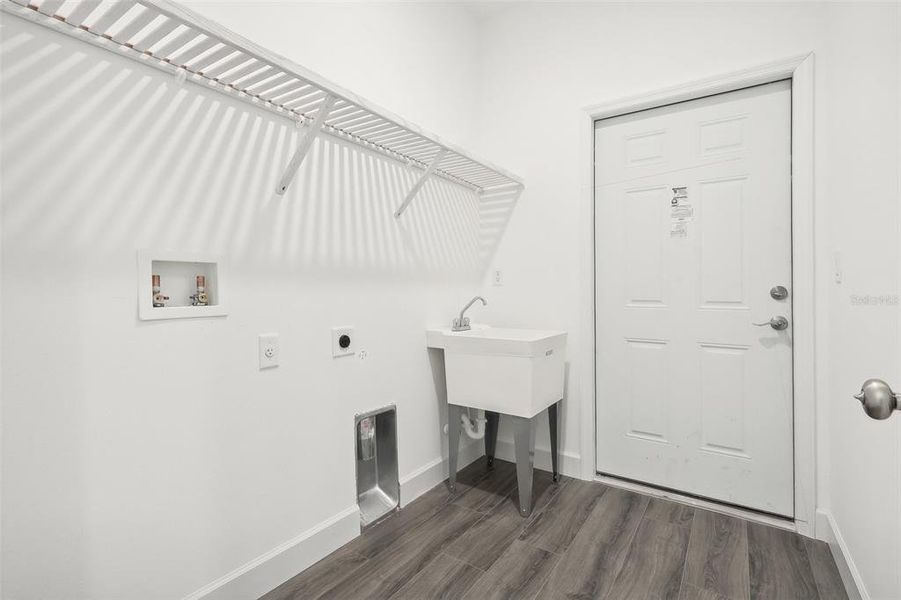Spacious, unfurnished interior of a new home in , Deland (Image 17).