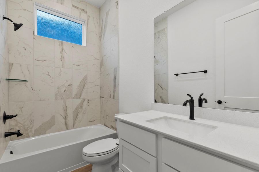 Furnished interior view inside a new home in Blue Heron, Mont Belvieu (Image 10).