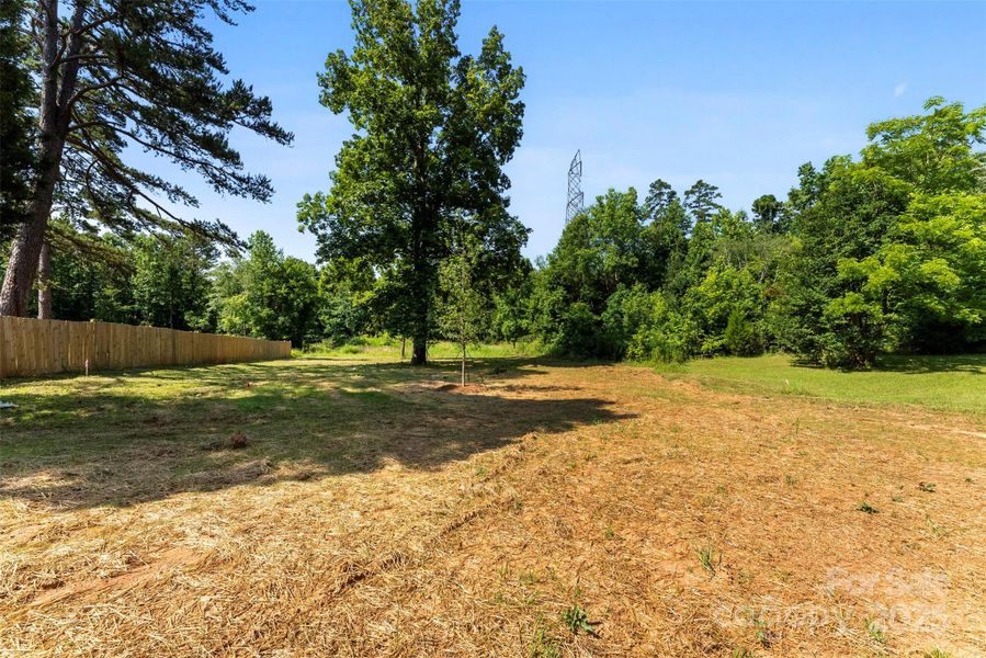 Exterior details and patio area of a home in , Charlotte (Image 4).