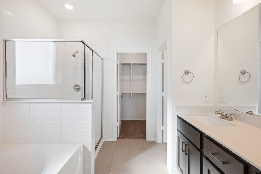 Furnished interior view inside a new home in Edgewater, Fate (Image 7).