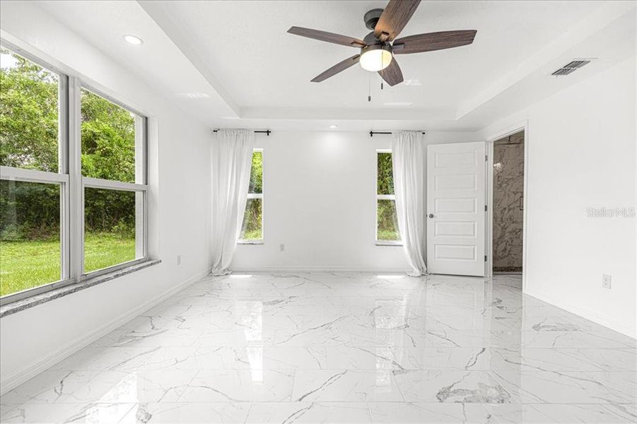 Spacious, unfurnished interior of a new home in , Summerfield (Image 33).