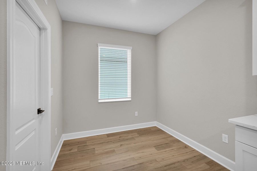 Spacious, unfurnished interior of a new home in Jennings Farm, Middleburg (Image 16).