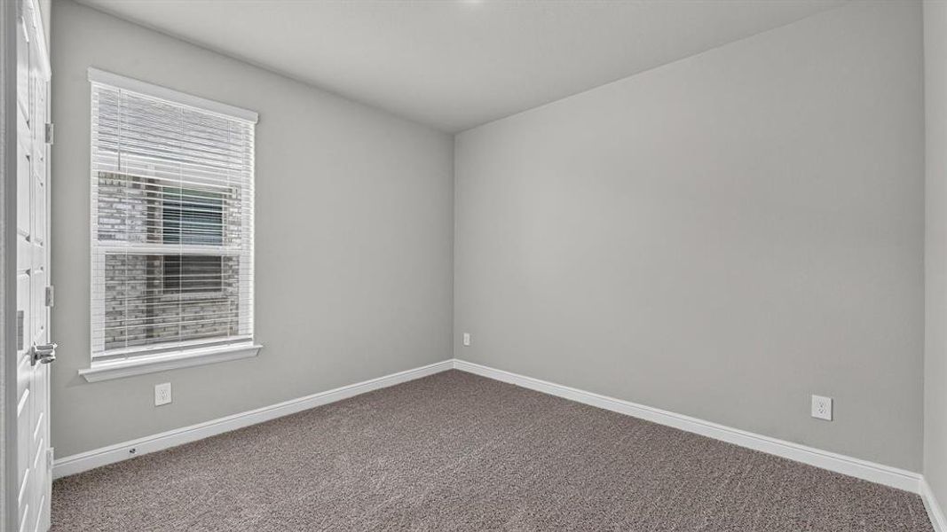 Spacious, unfurnished interior of a new home in Trails of Elizabeth Creek, Fort Worth (Image 23).