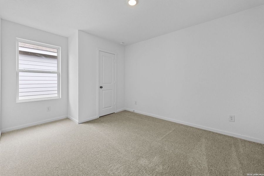 Spacious, unfurnished interior of a new home in Spring Grove, St. Hedwig (Image 19).
