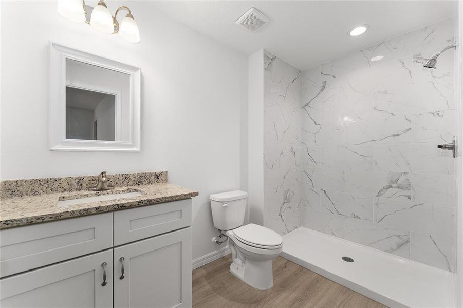 Furnished interior view inside a new home in , Ocklawaha (Image 10).