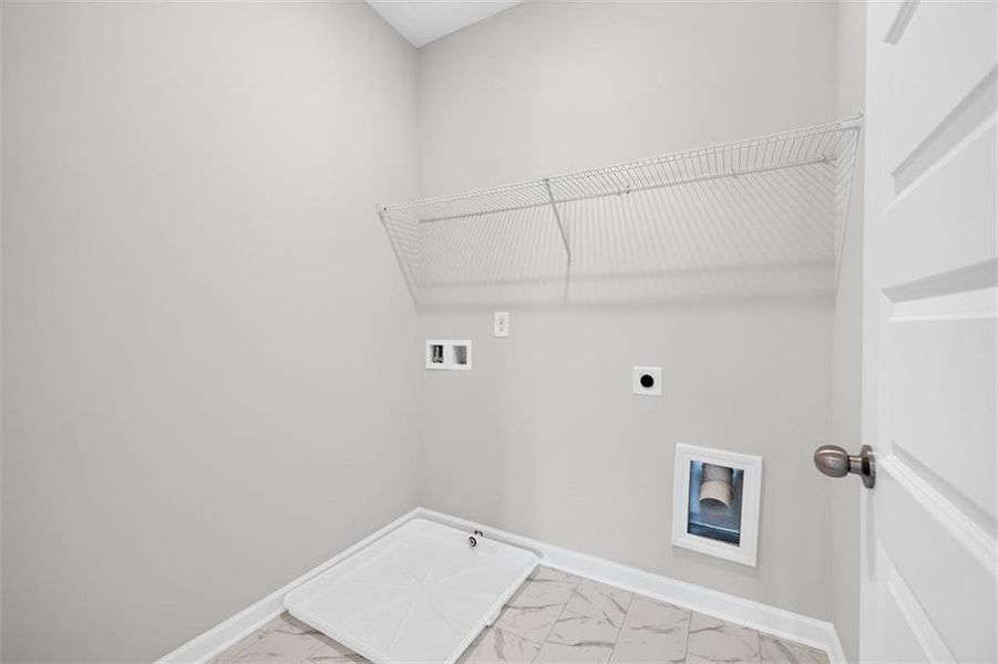 Spacious, unfurnished interior of a new home in Oakmont, Dallas (Image 32).