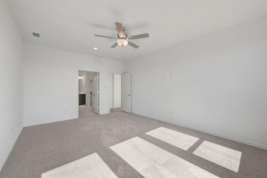 Spacious, unfurnished interior of a new home in Lily Creek at Sutton Fields, Aubrey (Image 26).