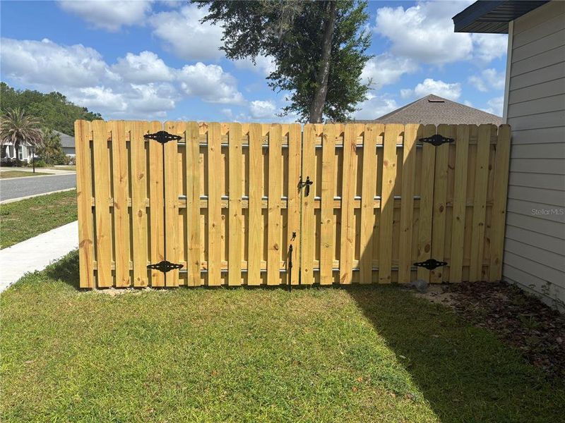 Exterior details and patio area of a home in , High Springs (Image 17).