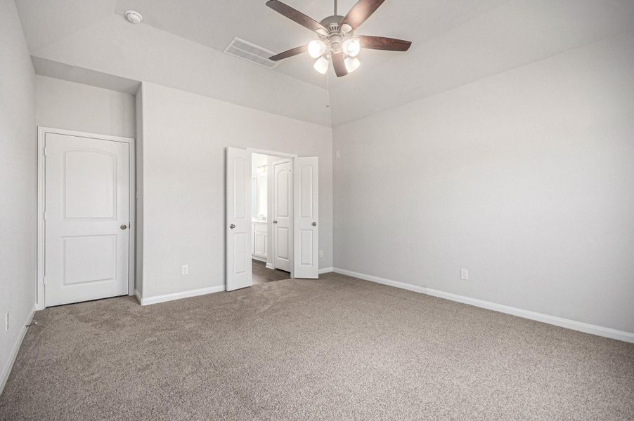 Spacious, unfurnished interior of a new home in , Bay City (Image 17).