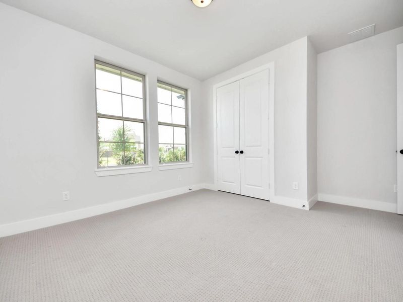 Spacious, unfurnished interior of a new home in Lago Mar, Texas City (Image 24).
