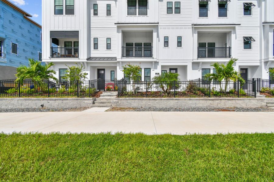 Image 41 of a home in Emerald Landing at Waterside at Lakewood Ranch – City Homes.