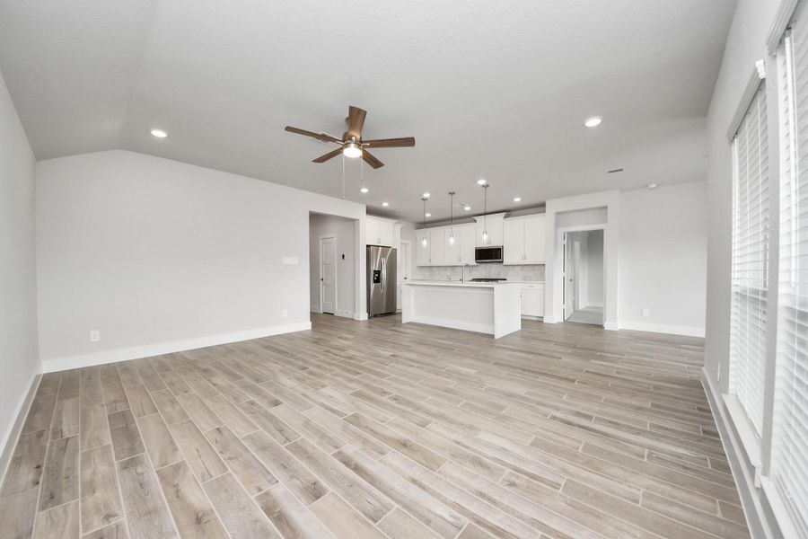 Spacious, unfurnished interior of a new home in Laurel Landing: Landmark Collection, Alvin (Image 21). Spacious, unfurnished interior of a new home in Laurel Landing: Landmark Collection, Alvin (Image 21).