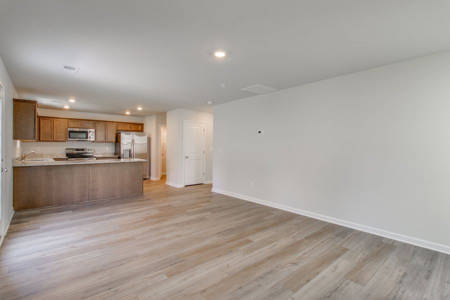 Spacious, unfurnished interior of a new home in Bluefield, Lexington (Image 17).
