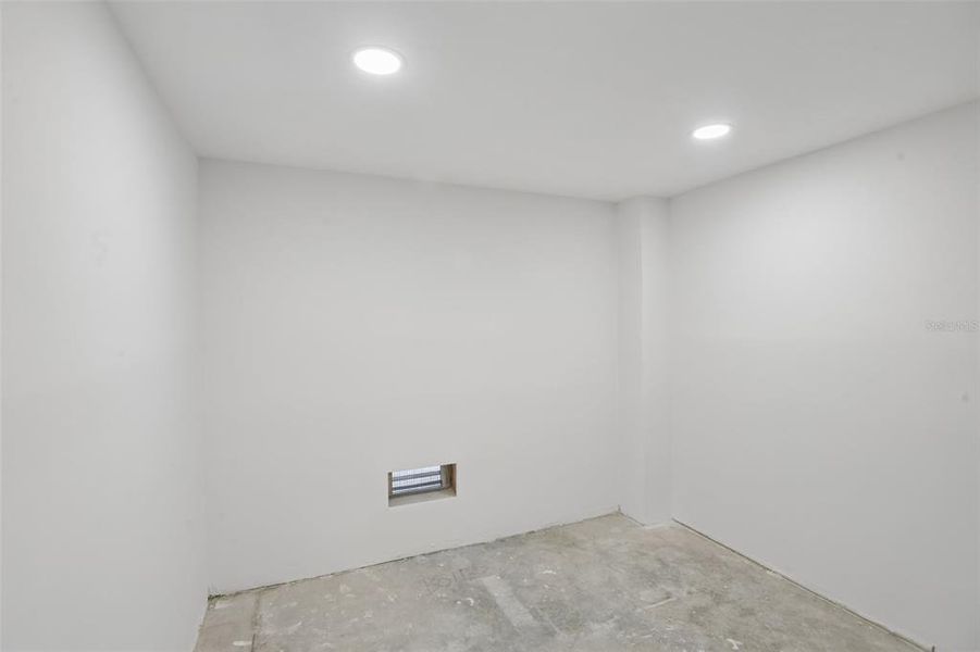 Spacious, unfurnished interior of a new home in , Tarpon Springs (Image 58). Spacious, unfurnished interior of a new home in , Tarpon Springs (Image 58).