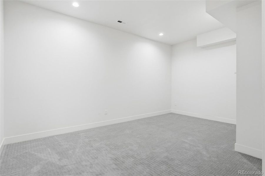 Spacious, unfurnished interior of a new home in , Keenesburg (Image 24).