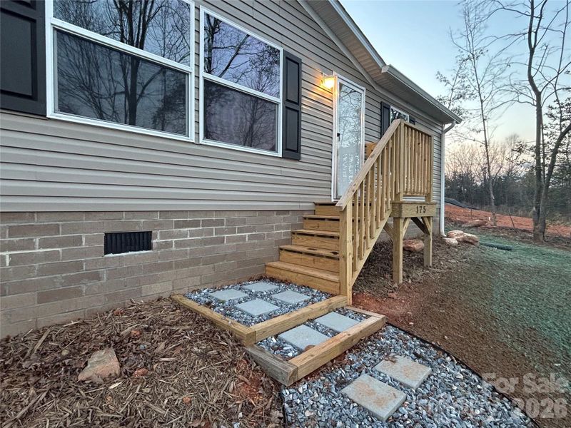 Stoop to front steps