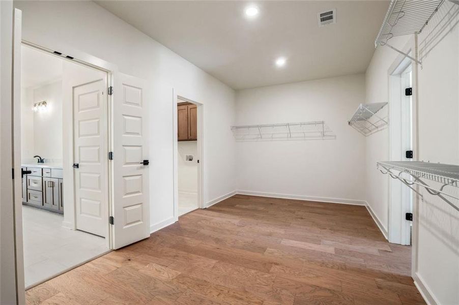 Spacious, unfurnished interior of a new home in Long Hollow Landing, Gainesville (Image 43).