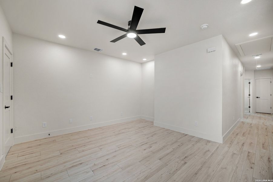 Spacious, unfurnished interior of a new home in , San Antonio (Image 31).