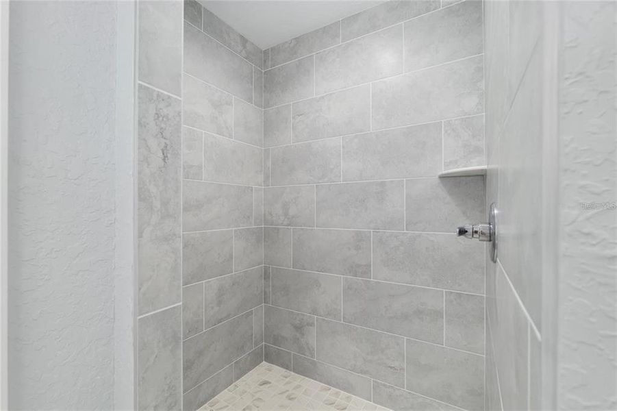 Close-up of interior finishes inside a home in , Dunnellon (Image 11).