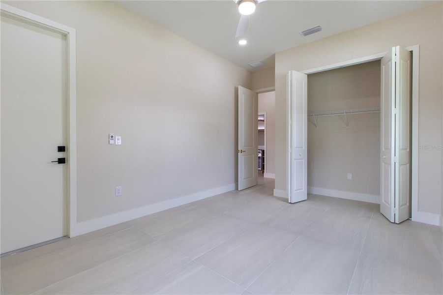 Spacious, unfurnished interior of a new home in , Tampa (Image 76).