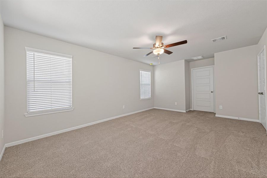 Spacious, unfurnished interior of a new home in Woodland Lakes, Houston (Image 34).