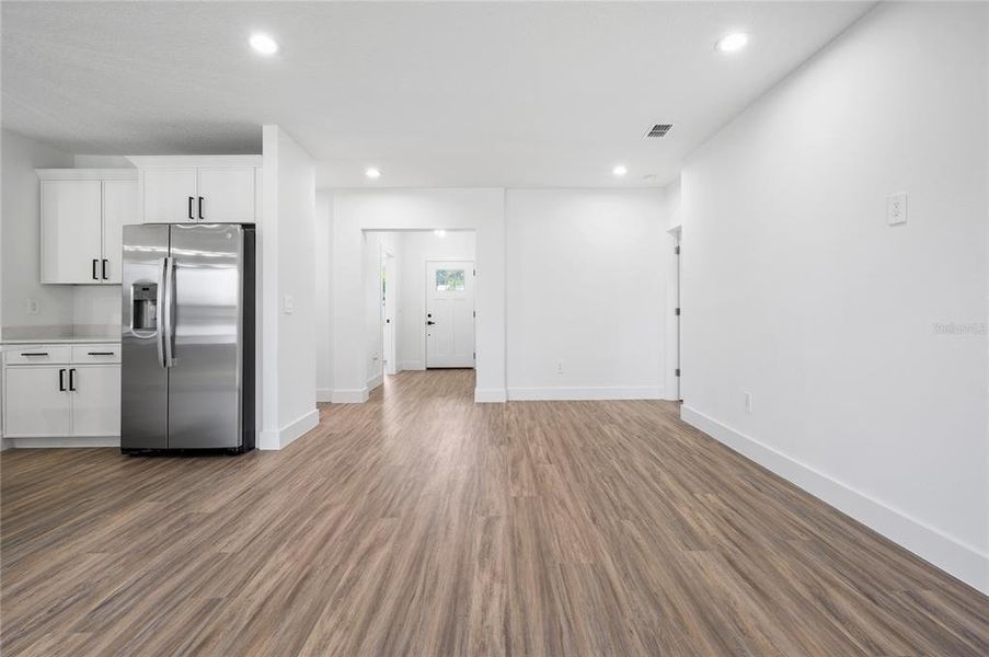 Spacious, unfurnished interior of a new home in , Deltona (Image 21).