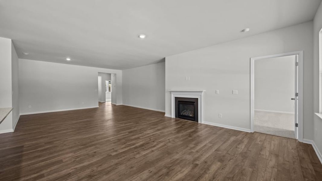 Spacious, unfurnished interior of a new home in East Ridge, Ayden (Image 11).